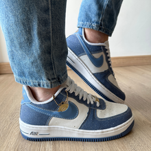 Carregar imagem no visualizador da galeria, TĂȘnis Nike Air Force Jeans Moeda Azul