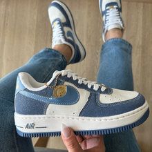 Carregar imagem no visualizador da galeria, TĂȘnis Nike Air Force Jeans Moeda Azul