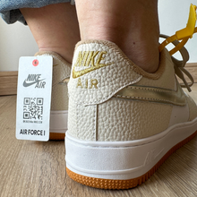 Carregar imagem no visualizador da galeria, TĂȘnis Nike Air Force Croco Ouro Premium