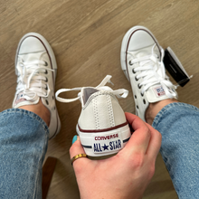 Carregar imagem no visualizador da galeria, Tênis All Star Branco e Vermelho Courino Premium