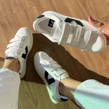 Carregar imagem no visualizador da galeria, TĂȘnis Velcro Branco e Preto Premium