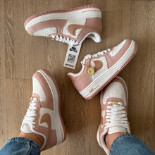 Carregar imagem no visualizador da galeria, TĂȘnis Nike Air Force Jeans Moeda Rosa