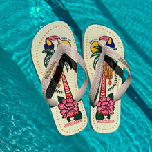 Carregar imagem no visualizador da galeria, Chinelo Havaianas Farm Rio Tucano Amarelo