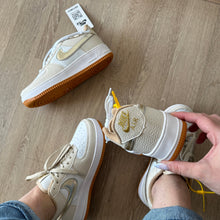 Carregar imagem no visualizador da galeria, TĂȘnis Nike Air Force Croco Ouro Premium