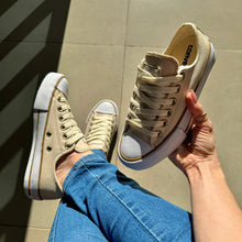 Carregar imagem no visualizador da galeria, TĂȘnis All Star Areia Courino Premium