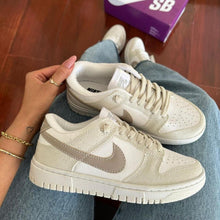 Carregar imagem no visualizador da galeria, Tênis Nike Dunk Branco Off Glíter