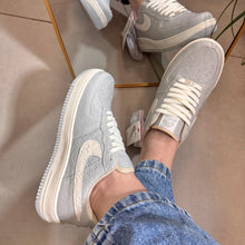 Carregar imagem no visualizador da galeria, TĂȘnis Nike Air Force Louis Vuitton Azul