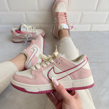 Carregar imagem no visualizador da galeria, Tênis Nike Dunk Rosa Penelope