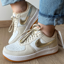 Carregar imagem no visualizador da galeria, Tênis Nike Air Force Croco Ouro Premium
