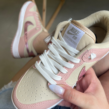 Carregar imagem no visualizador da galeria, Tênis Nike Dunk SB Flamingo Rose Premium
