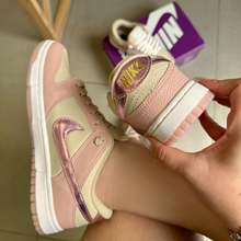 Carregar imagem no visualizador da galeria, Tênis Nike Dunk SB Flamingo Rose Premium
