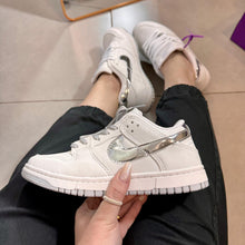 Carregar imagem no visualizador da galeria, Tênis Nike Dunk Branco Prata Premium
