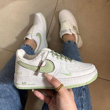 Carregar imagem no visualizador da galeria, Tênis Nike Air Force Grama Pingente 2.0

