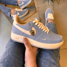 Carregar imagem no visualizador da galeria, Tênis Nike Air Force Azul Jeans Pingente 2.0 Premium
