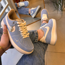 Carregar imagem no visualizador da galeria, Tênis Nike Air Force Azul Jeans Pingente 2.0 Premium
