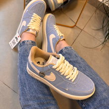 Carregar imagem no visualizador da galeria, Tênis Nike Air Force Azul Jeans Pingente 2.0 Premium
